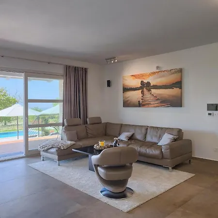 Nikolina Casa de Férias