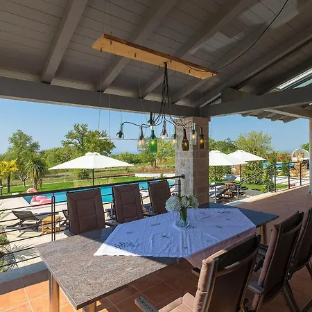 Tatil Evi Nikolina