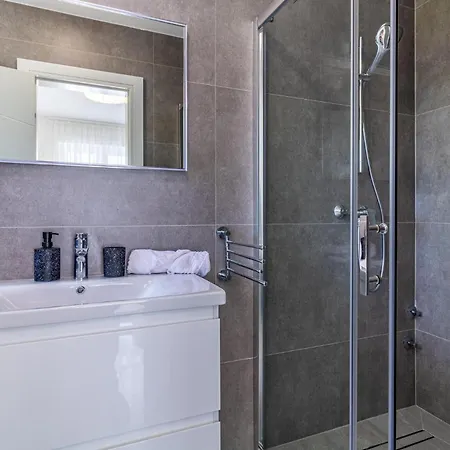 4 Bedroom Lovely In Holiday home