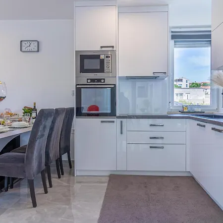 4 Bedroom Lovely In Holiday home *