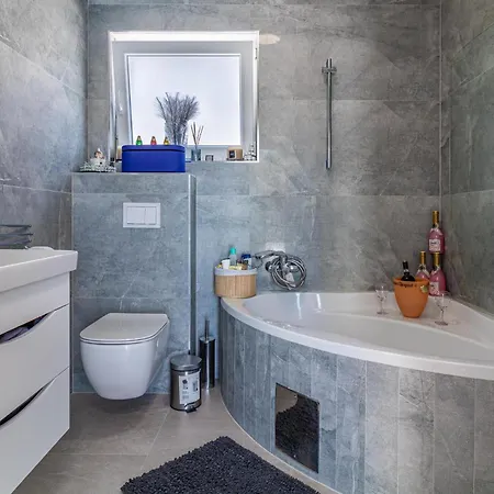 4 Bedroom Lovely In