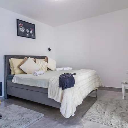 4 Bedroom Lovely In *