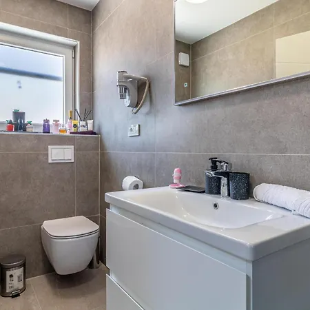4 Bedroom Lovely In Holiday home