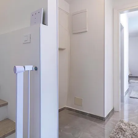 Holiday home 4 Bedroom Lovely In