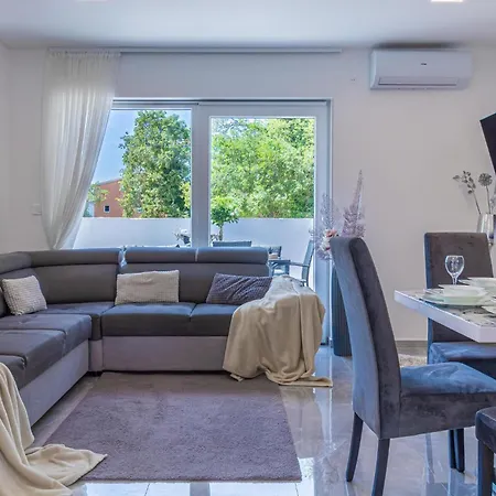 4 Bedroom Lovely In