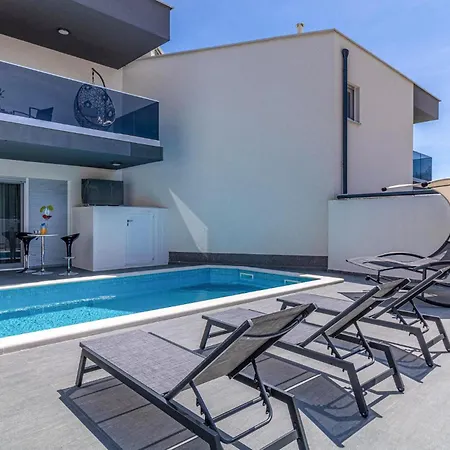 Holiday home 4 Bedroom Lovely In *