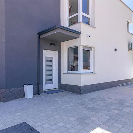 4 Bedroom Lovely In *