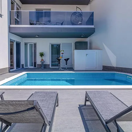 4 Bedroom Lovely In