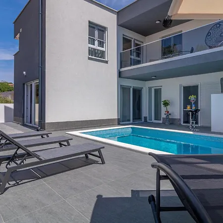 Holiday home 4 Bedroom Lovely In *